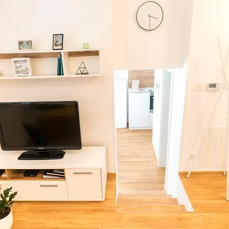 Apartment Alma - To Travel Is To Live Celje Exterior photo